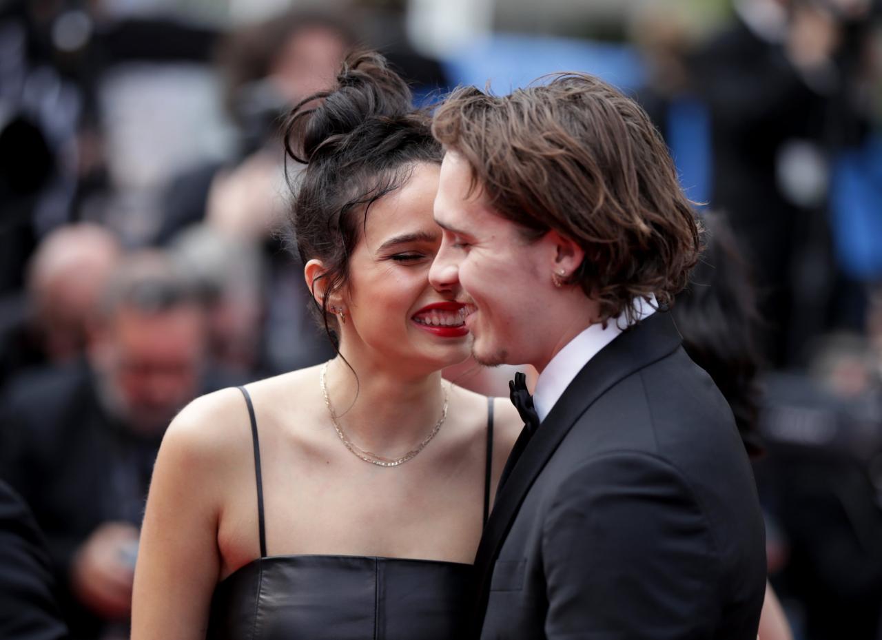 Understanding the Brooklyn Beckham-Hana Cross Relationship: Warning Signs and Revelations